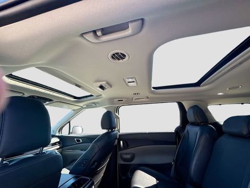 Certified 2025 Kia Carnival SX FWD image 25