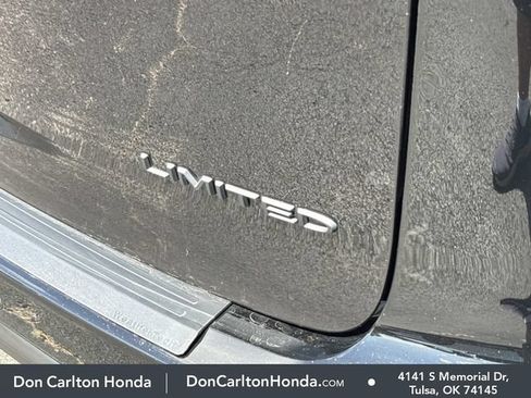 Used 2025 Chrysler Pacifica Limited w/ Trailer Tow Group FWD image 7