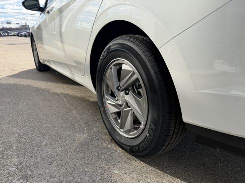 New 2026 Hyundai Elantra SE image 9