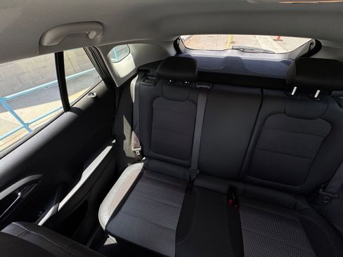Used 2025 Chevrolet Trax LT w/ LT Convenience Package FWD image 39