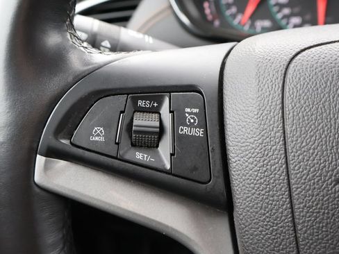 Used 2019 Chevrolet Trax LT w/ Driver Confidence Package FWD image 18