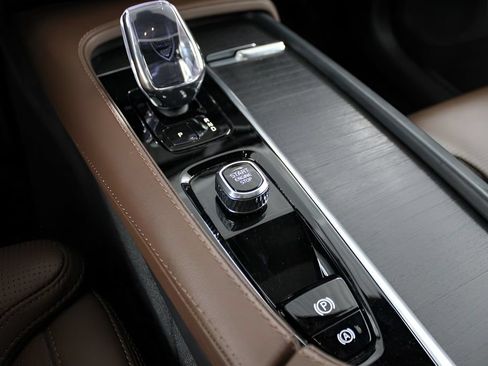 Certified 2024 Volvo XC90 B6 Ultimate w/ Protection Package Premier AWD/4WD image 41