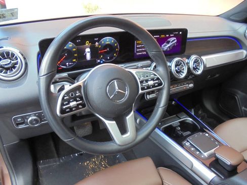 Used 2022 Mercedes-Benz GLB 250 4MATIC image 16