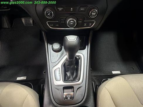 Used 2017 Jeep Cherokee Sport w/ Safety Group AWD/4WD image 27