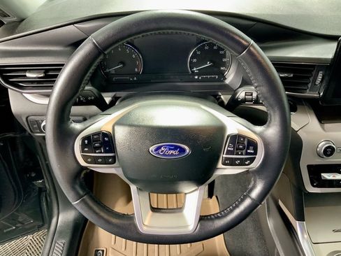 Used 2023 Ford Explorer XLT w/ Equipment Group 202A image 25