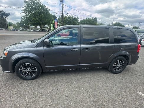 Used 2018 Dodge Grand Caravan SE image 6