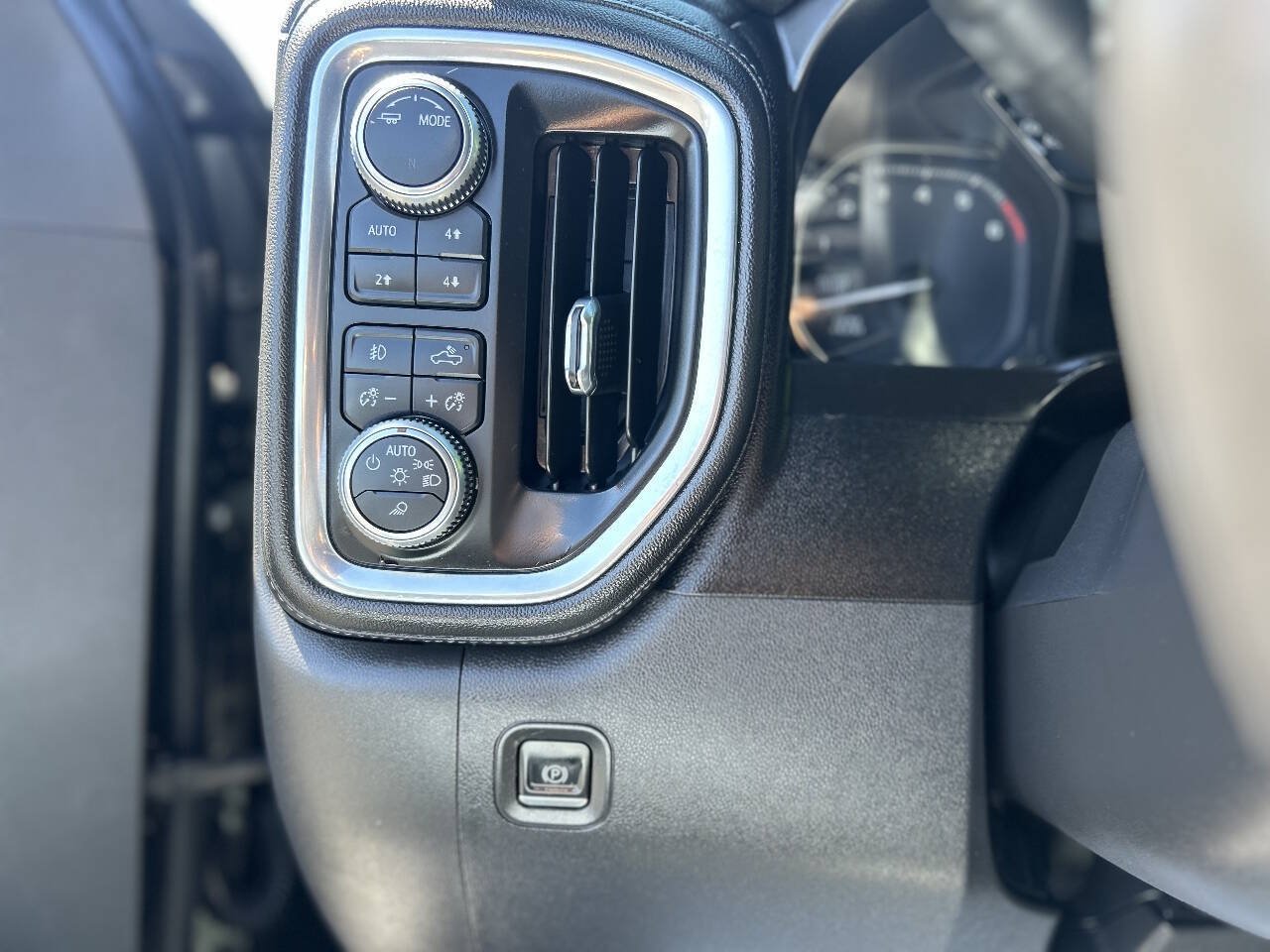 Used 2020 GMC Sierra 1500 SLT w/ SLT Premium Plus Package AWD/4WD image 13