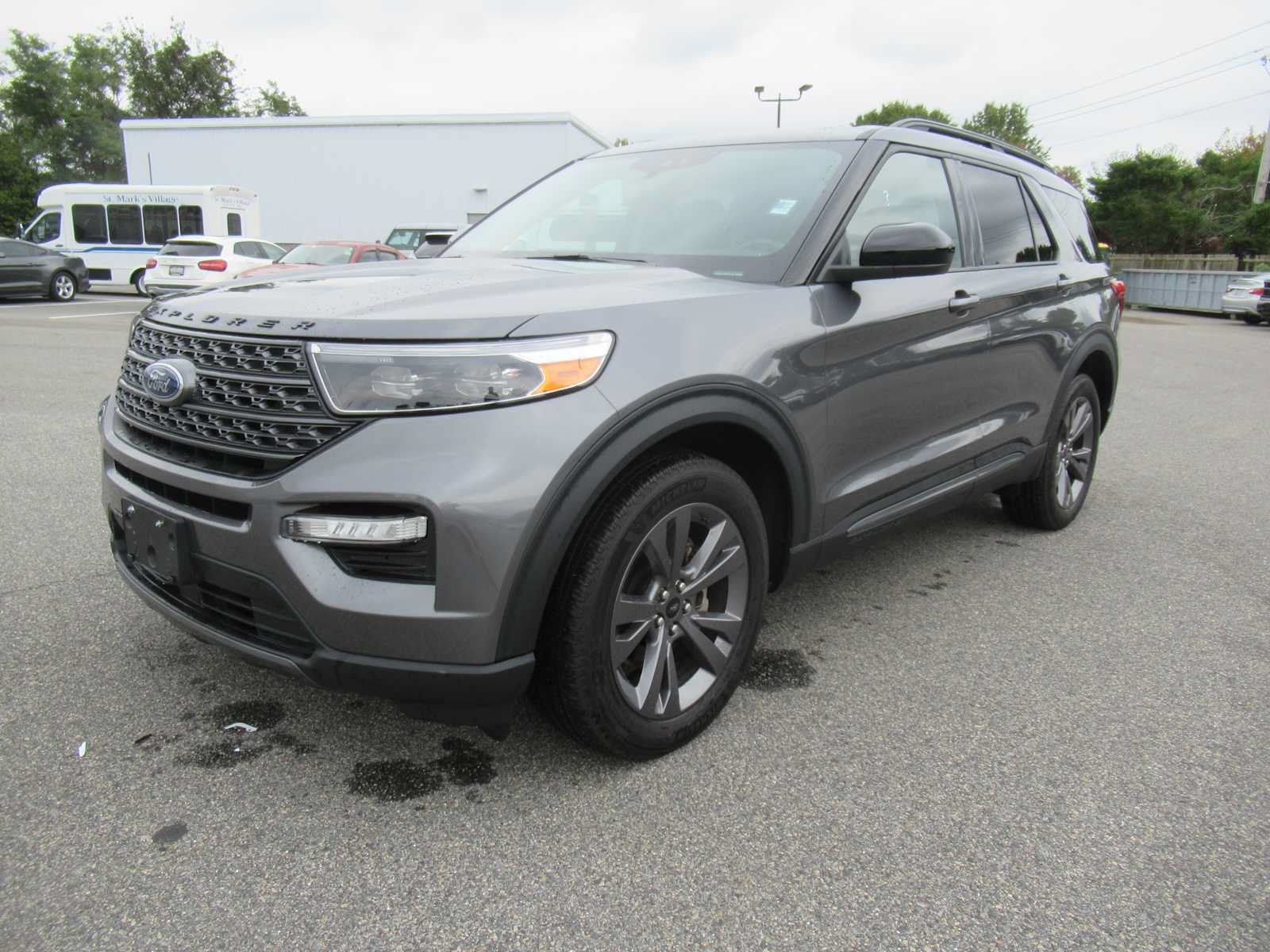 Used 2022 Ford Explorer XLT w/ Equipment Group 202A AWD/4WD image 1