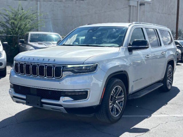 Used 2024 Jeep Wagoneer L Series II RWD image 7