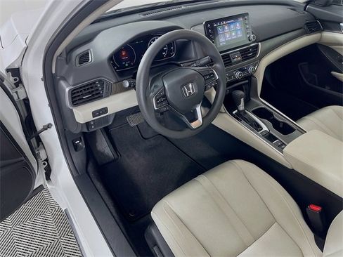 Used 2018 Honda Accord EX image 10