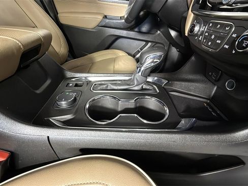 Used 2023 Chevrolet Traverse Premier image 35