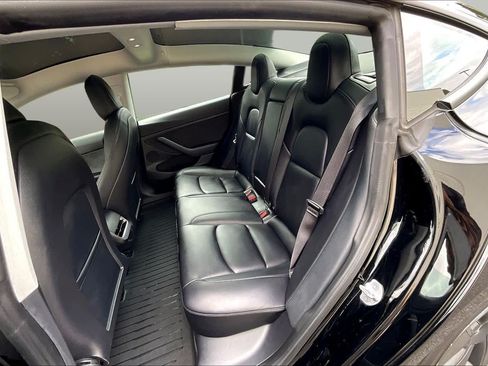 Used 2022 Tesla Model 3 Standard Range RWD image 19