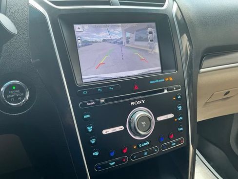 Used 2017 Ford Explorer Limited w/ Equipment Group 301A FWD image 12
