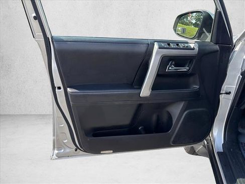 Used 2019 Toyota 4Runner SR5 AWD/4WD image 13