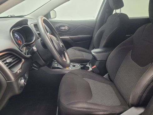 Used 2019 Jeep Cherokee Latitude w/ Popular Appearance Group FWD image 17