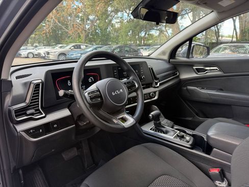 Used 2025 Kia Sportage LX image 28