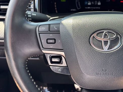 Used 2025 Toyota Camry SE FWD image 27
