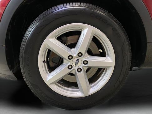 Used 2016 Ford Explorer XLT w/ Equipment Group 202A AWD/4WD image 29