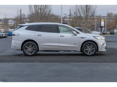 Used 2022 Buick Enclave Avenir w/ Avenir Technology Package image 2