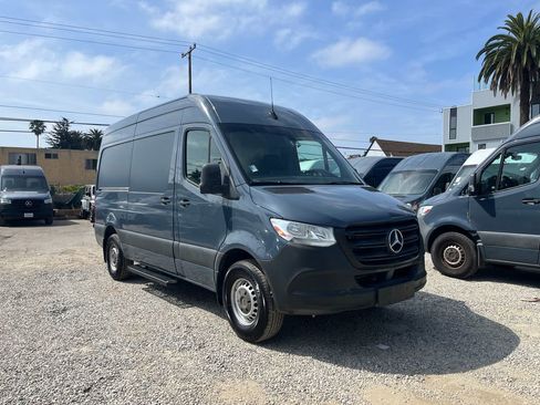 Used 2019 Mercedes-Benz Sprinter 144 image 3