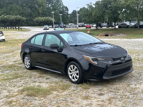 Used 2024 Toyota Corolla LE FWD image 3