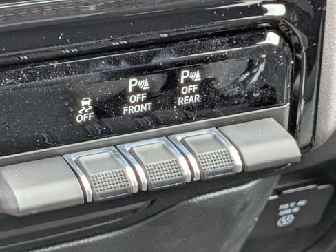 New 2026 RAM 1500 4x4 Crew Cab image 23