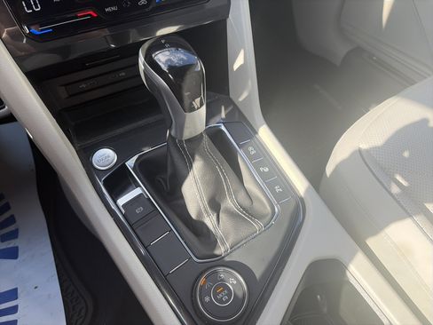 Used 2024 Volkswagen Tiguan SEL R-Line image 46