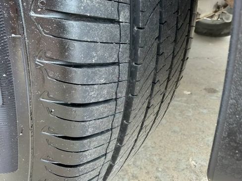 Used 2018 Ford Focus SE w/ Cold Weather Package FWD image 11