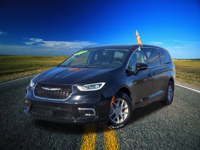 Used 2024 Chrysler Pacifica Touring-L FWD image 31