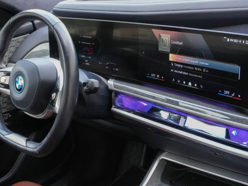 Certified 2023 BMW i7 xDrive60 AWD/4WD image 8