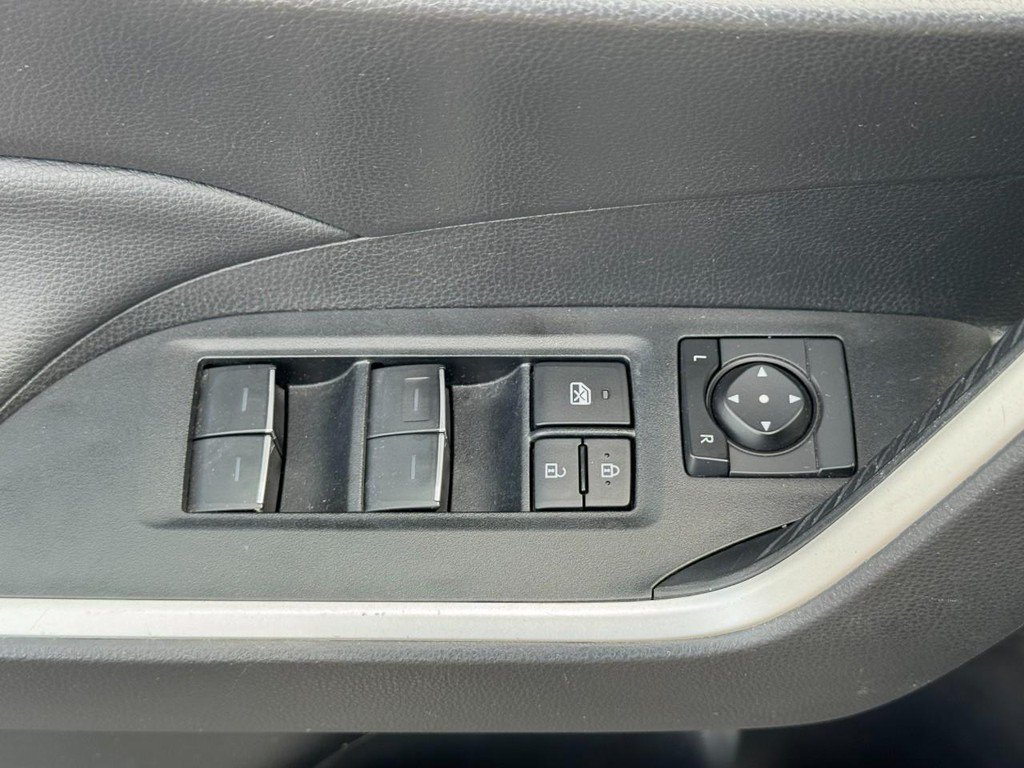 Used 2025 Toyota RAV4 XLE FWD image 22