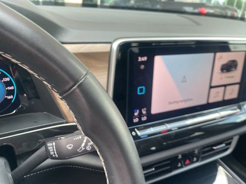 Used 2025 Volkswagen Atlas SE image 23