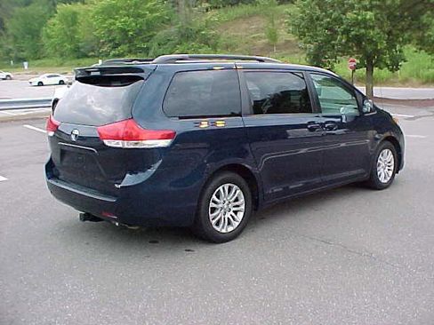 Used 2012 Toyota Sienna XLE image 6