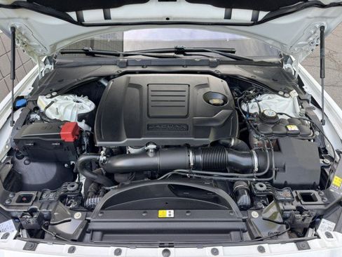 Used 2019 Jaguar XE Premium AWD/4WD image 5