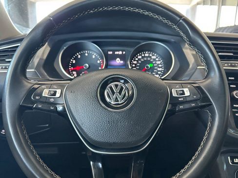 Used 2021 Volkswagen Tiguan SE w/ Panoramic Sunroof Package AWD/4WD image 23