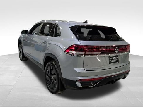 Used 2024 Volkswagen Atlas Cross Sport SE image 5