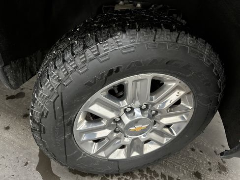 Used 2024 Chevrolet Silverado 2500 High Country w/ Technology Package image 13