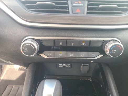 Used 2024 Nissan Altima 2.5 SV image 27