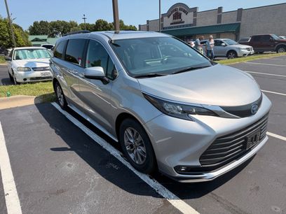 Used 2025 Toyota Sienna XLE w/ XLE Plus Package