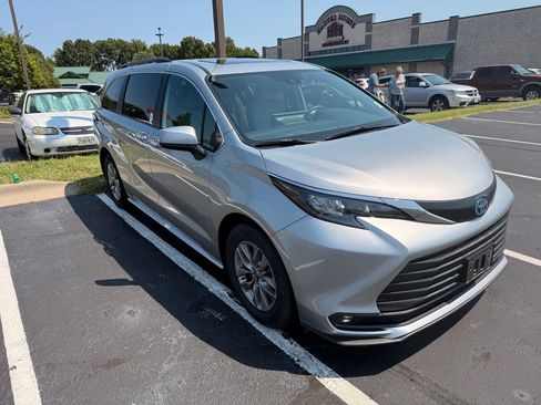 Certified 2025 Toyota Sienna XLE w/ XLE Plus Package AWD/4WD image 1