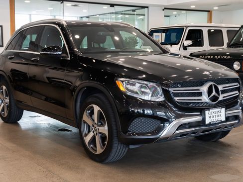 Used 2017 Mercedes-Benz GLC 300 4MATIC image 3