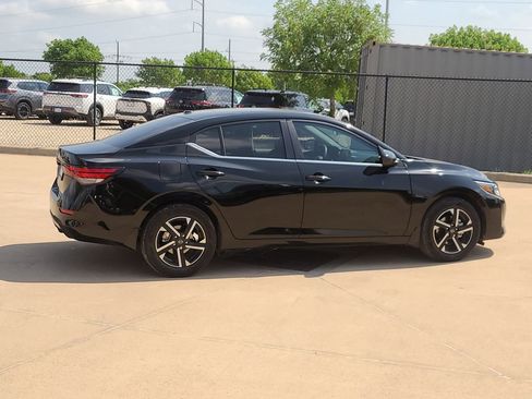 Certified 2025 Nissan Sentra SV image 4