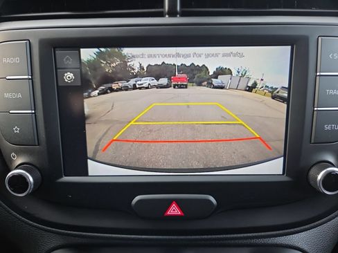Used 2025 Kia Soul LX FWD image 16