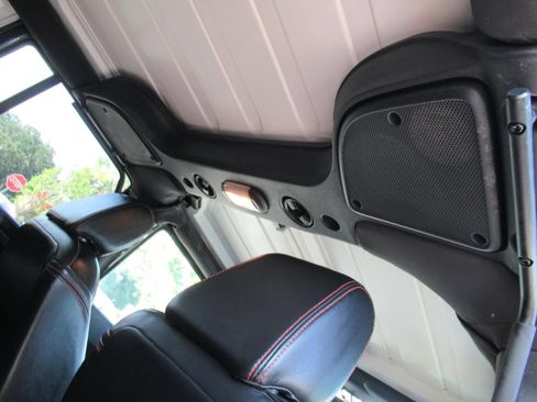 Used 2016 Jeep Wrangler Unlimited Rubicon AWD/4WD image 16