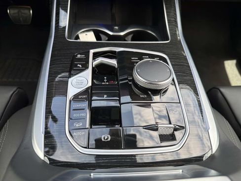 Used 2024 BMW X7 M60i AWD/4WD image 30