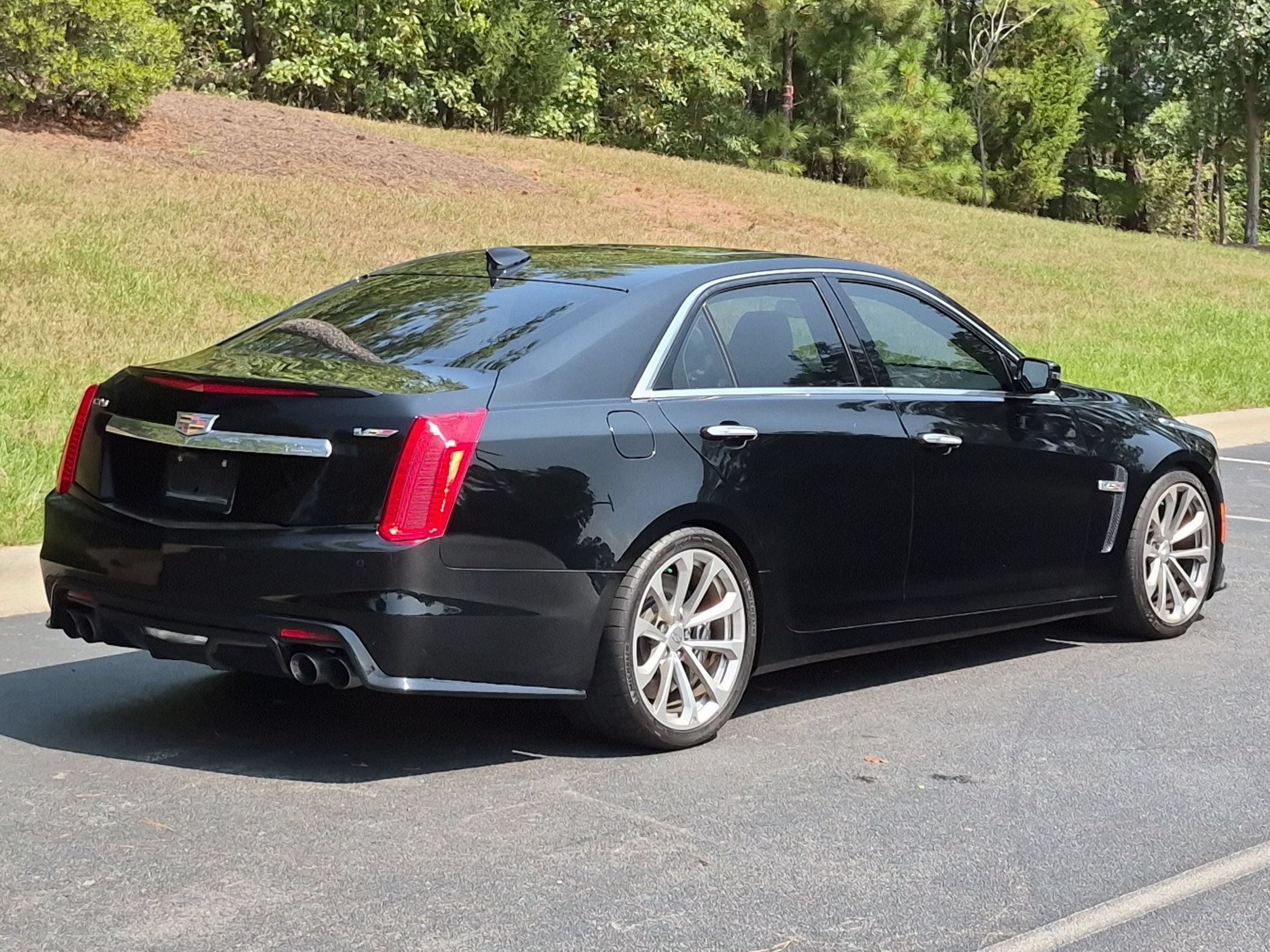 Used 2016 Cadillac CTS V w/ Luxury Package RWD image 20