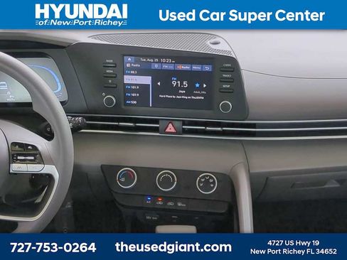 Used 2025 Hyundai Elantra SE FWD image 18