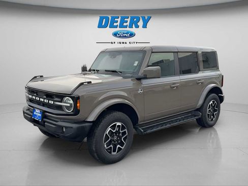 Used 2025 Ford Bronco Outer Banks image 2