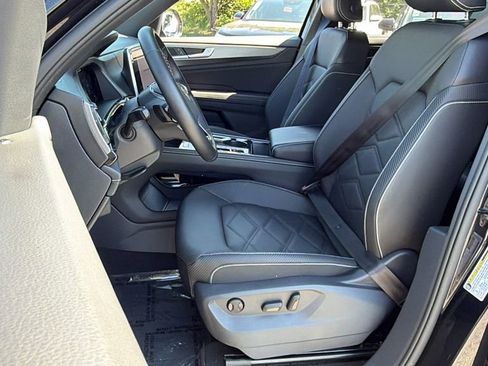 Certified 2025 Volkswagen Atlas Cross Sport SE AWD/4WD image 32