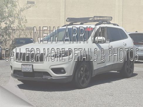 Used 2019 Jeep Cherokee Latitude Plus FWD image 1